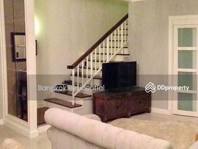 Townhouse in Compound, Bangkok, Thailand Townhouse in Compound, Bangkok, Thailand