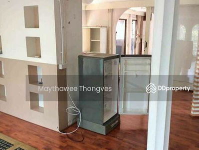 Large 5-Bedroom House, Bangkok, Thailand Large 5-Bedroom House, Bangkok, Thailand