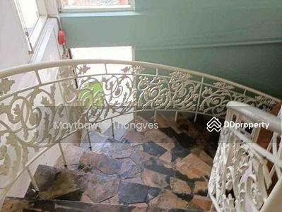 Large 5-Bedroom House, Bangkok, Thailand Large 5-Bedroom House, Bangkok, Thailand