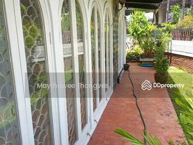 Large 5-Bedroom House, Bangkok, Thailand Large 5-Bedroom House, Bangkok, Thailand