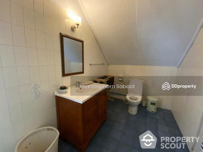 Large 3-Bedroom House, Bangkok, Thailand Large 3-Bedroom House, Bangkok, Thailand