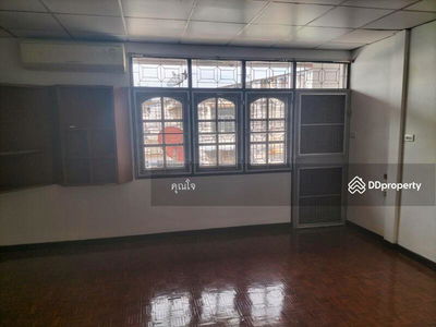 The location is too good and convenient!! 2-story townhouse for rent, just 5 minutes to MRT Si Iam!!, Bangkok, Thailand The location is too good and convenient!! 2-story townhouse for rent, just 5 minutes to MRT Si Iam!!, Bangkok, Thailand