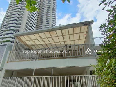 10110, Bangkok, Thailand 10110, Bangkok, Thailand