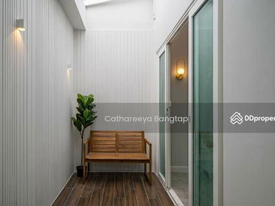 10310, Bangkok, Thailand 10310, Bangkok, Thailand