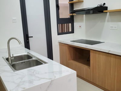 Topaz Twins, Vietnam Topaz Twins, Vietnam