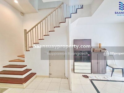 Kaset-Nawamin Road, near Nawamin City Avenue, Bangkok, Thailand Kaset-Nawamin Road, near Nawamin City Avenue, Bangkok, Thailand