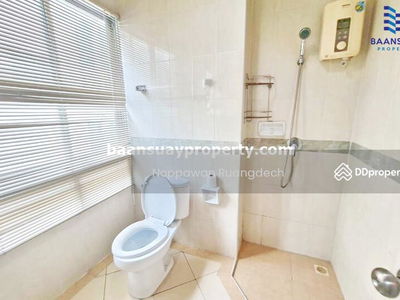 Kaset-Nawamin Road, near Nawamin City Avenue, Bangkok, Thailand Kaset-Nawamin Road, near Nawamin City Avenue, Bangkok, Thailand