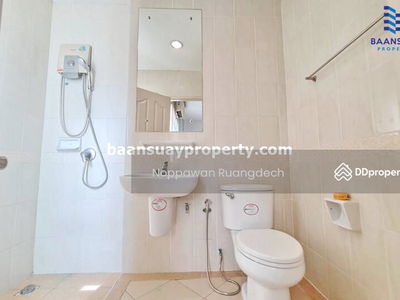 Kaset-Nawamin Road, near Nawamin City Avenue, Bangkok, Thailand Kaset-Nawamin Road, near Nawamin City Avenue, Bangkok, Thailand