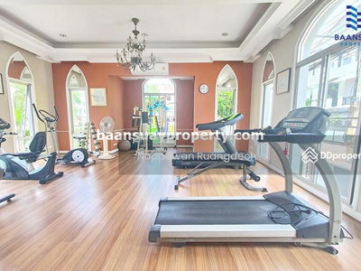 Kaset-Nawamin Road, near Nawamin City Avenue, Bangkok, Thailand Kaset-Nawamin Road, near Nawamin City Avenue, Bangkok, Thailand