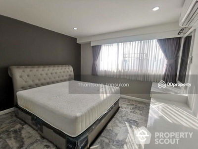 Royal Castle Sukhumvit, Bangkok, Thailand Royal Castle Sukhumvit, Bangkok, Thailand