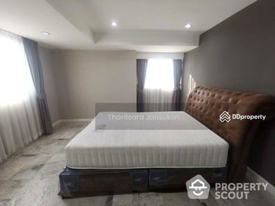 Royal Castle Sukhumvit, Bangkok, Thailand Royal Castle Sukhumvit, Bangkok, Thailand