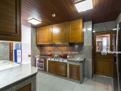 The Habitat Sukhumvit 53, Bangkok, Thailand The Habitat Sukhumvit 53, Bangkok, Thailand