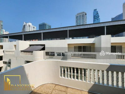 Townhouse in Secure Compound, Bangkok, Thailand Townhouse in Secure Compound, Bangkok, Thailand