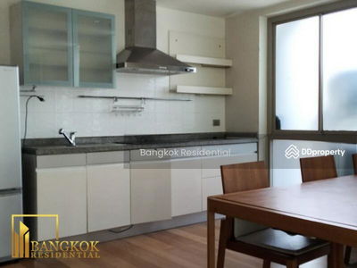 Ficus Lane, Bangkok, Thailand Ficus Lane, Bangkok, Thailand