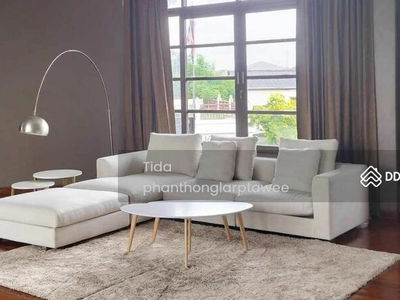 Srinakarin Pool, Bangkok, Thailand Srinakarin Pool, Bangkok, Thailand