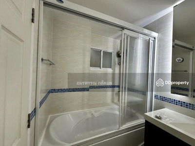 Life @ Sukhumvit 65, Bangkok, Thailand Life @ Sukhumvit 65, Bangkok, Thailand