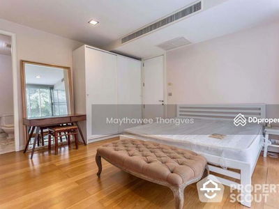 Ficus Lane, Bangkok, Thailand Ficus Lane, Bangkok, Thailand