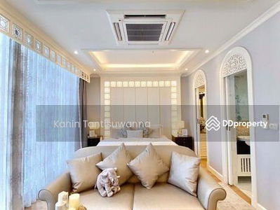 Park Origin Phrom Phong, Bangkok, Thailand Park Origin Phrom Phong, Bangkok, Thailand