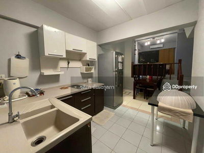 Sutthisan Road, Intersection 1, Din Daeng District, Din Daeng 10400, Bangkok, Thailand Sutthisan Road, Intersection 1, Din Daeng District, Din Daeng 10400, Bangkok, Thailand