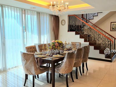 Piyathip Place, Bangkok, Thailand Piyathip Place, Bangkok, Thailand