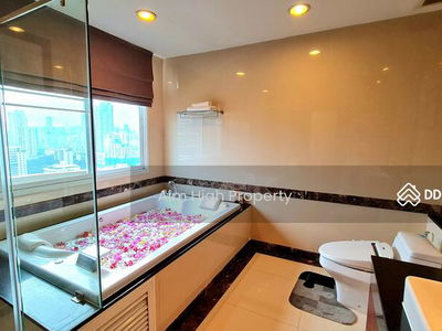 Piyathip Place, Bangkok, Thailand Piyathip Place, Bangkok, Thailand