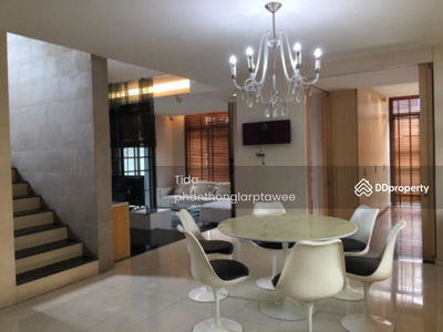 Narasiri Pattanakarn-Srinakarin, Bangkok, Thailand Narasiri Pattanakarn-Srinakarin, Bangkok, Thailand