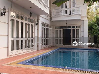 Sukhumvit 33, Bangkok, Thailand Sukhumvit 33, Bangkok, Thailand