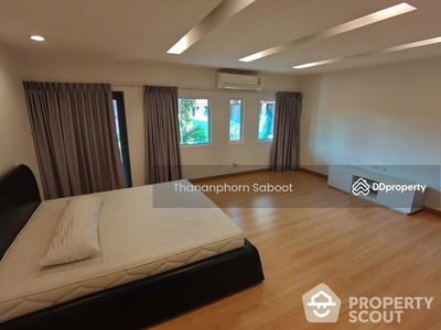 Spacious 2-Bedroom Townhouse, Bangkok, Thailand Spacious 2-Bedroom Townhouse, Bangkok, Thailand