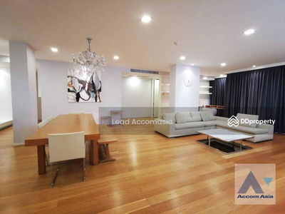 Ficus Lane, Bangkok, Thailand Ficus Lane, Bangkok, Thailand