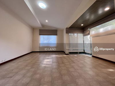 Single house with private pool and big garden for rent ekamai-rama9-soonvijai, Bangkok, Thailand Single house with private pool and big garden for rent ekamai-rama9-soonvijai, Bangkok, Thailand