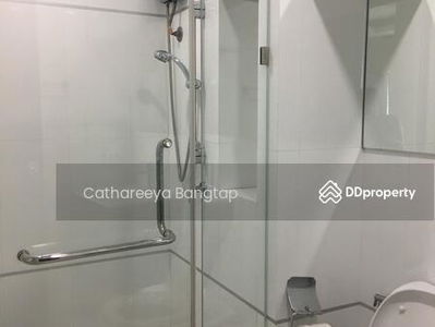 Thru Thonglor, Bangkok, Thailand Thru Thonglor, Bangkok, Thailand