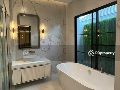 Nantawan Rama 9 New Krungthepkreetha, Bangkok, Thailand Nantawan Rama 9 New Krungthepkreetha, Bangkok, Thailand