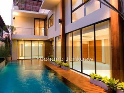 House with Swimming Pool in Sukhumvit, Bangkok, Thailand House with Swimming Pool in Sukhumvit, Bangkok, Thailand