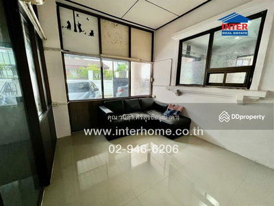 Near Central Ladprao Soi Khlangmontri, Bangkok, Thailand Near Central Ladprao Soi Khlangmontri, Bangkok, Thailand