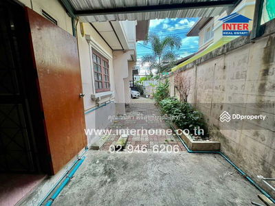 Near Central Ladprao Soi Khlangmontri, Bangkok, Thailand Near Central Ladprao Soi Khlangmontri, Bangkok, Thailand