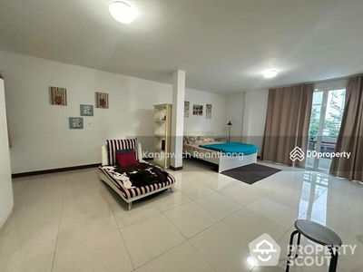 Spacious 3-Bedroom House, Bangkok, Thailand Spacious 3-Bedroom House, Bangkok, Thailand