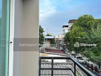 Spacious 3-Bedroom House, Bangkok, Thailand Spacious 3-Bedroom House, Bangkok, Thailand