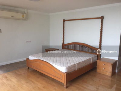 The Habitat Sukhumvit 53, Bangkok, Thailand The Habitat Sukhumvit 53, Bangkok, Thailand