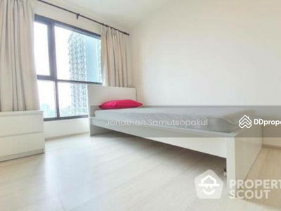 Life Sukhumvit 48, Bangkok, Thailand Life Sukhumvit 48, Bangkok, Thailand