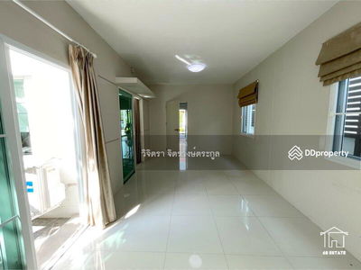 Mantana Lake Watcharapol, Bangkok, Thailand Mantana Lake Watcharapol, Bangkok, Thailand