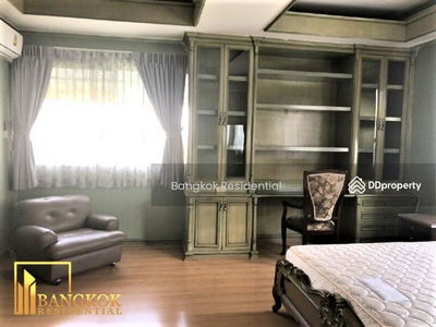 Townhouse in Compound, Bangkok, Thailand Townhouse in Compound, Bangkok, Thailand