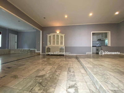 Muang Thong Thani 100, Nonthaburi, Thailand Muang Thong Thani 100, Nonthaburi, Thailand