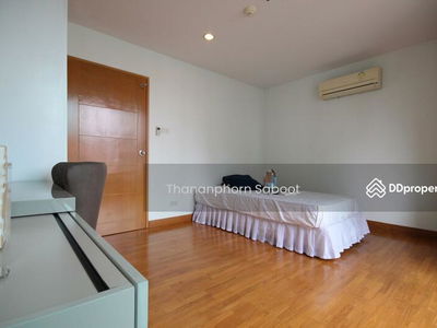 Queen's Park View, Bangkok, Thailand Queen's Park View, Bangkok, Thailand