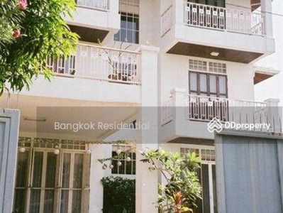 4 Bedroom House in Sukhumvit 71, Bangkok, Thailand 4 Bedroom House in Sukhumvit 71, Bangkok, Thailand