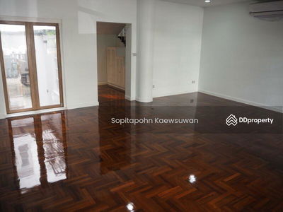 10110, Bangkok, Thailand 10110, Bangkok, Thailand