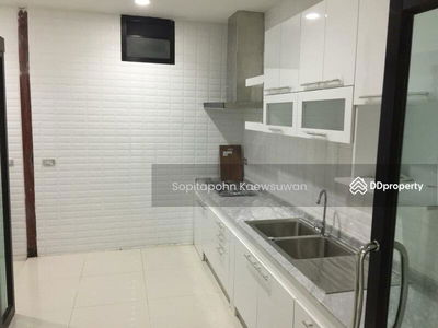 10110, Bangkok, Thailand 10110, Bangkok, Thailand