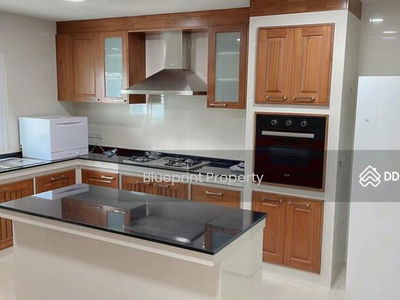 Govind Tower, Bangkok, Thailand Govind Tower, Bangkok, Thailand