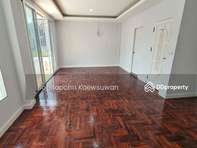 10110, Bangkok, Thailand 10110, Bangkok, Thailand