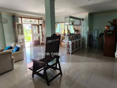 80127 - Large detached house for rent, area 1 rai, meets the needs of commerce or a large family, Chalong Krung Road, Bangkok., Thailand 80127 - Large detached house for rent, area 1 rai, meets the needs of commerce or a large family, Chalong Krung Road, Bangkok., Thailand