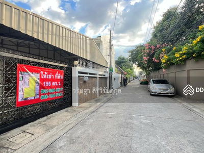 For rent: Land with buildings. Soi Aree Samphan 7, area 155 sq m., excellent location, Bangkok, Thailand For rent: Land with buildings. Soi Aree Samphan 7, area 155 sq m., excellent location, Bangkok, Thailand